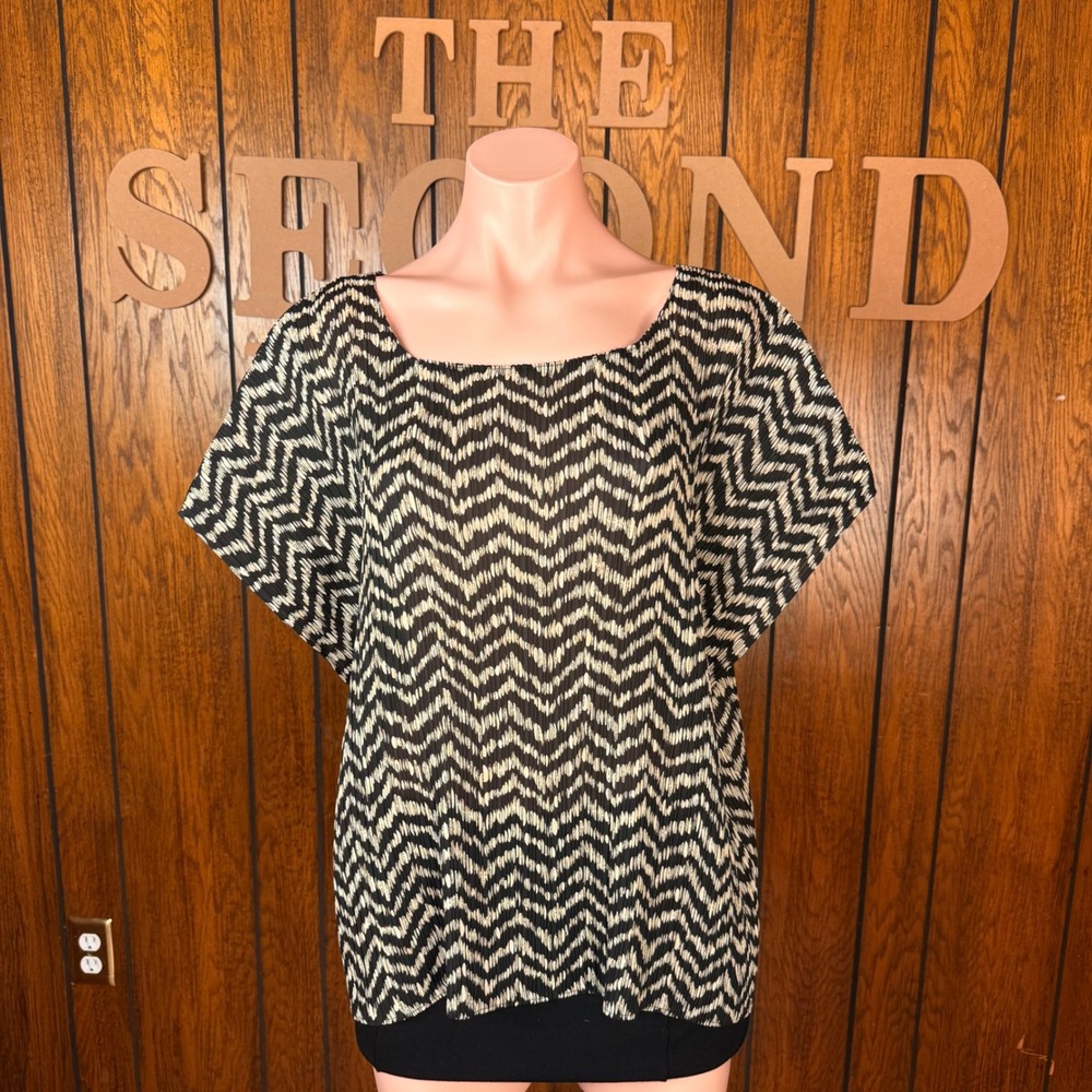 Black Boho Whimsical Chevron Blouse Top Womens L Short Sleeve Plissé Banded Hem
